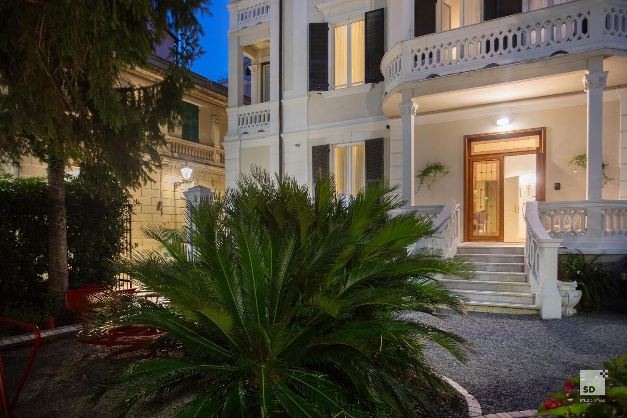 Hotel Villa Elena Varazze Bagian luar foto