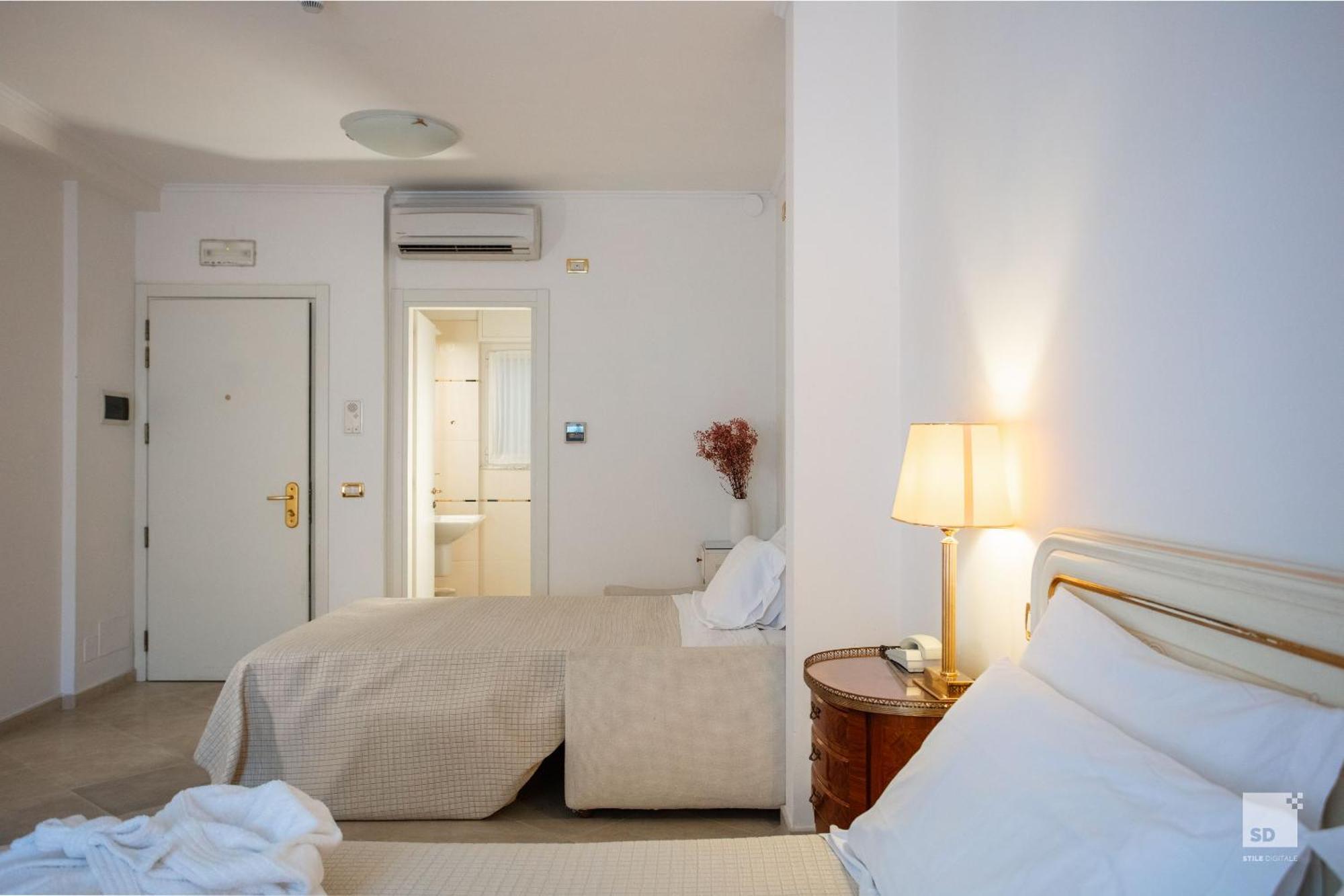 Hotel Villa Elena Varazze Bagian luar foto
