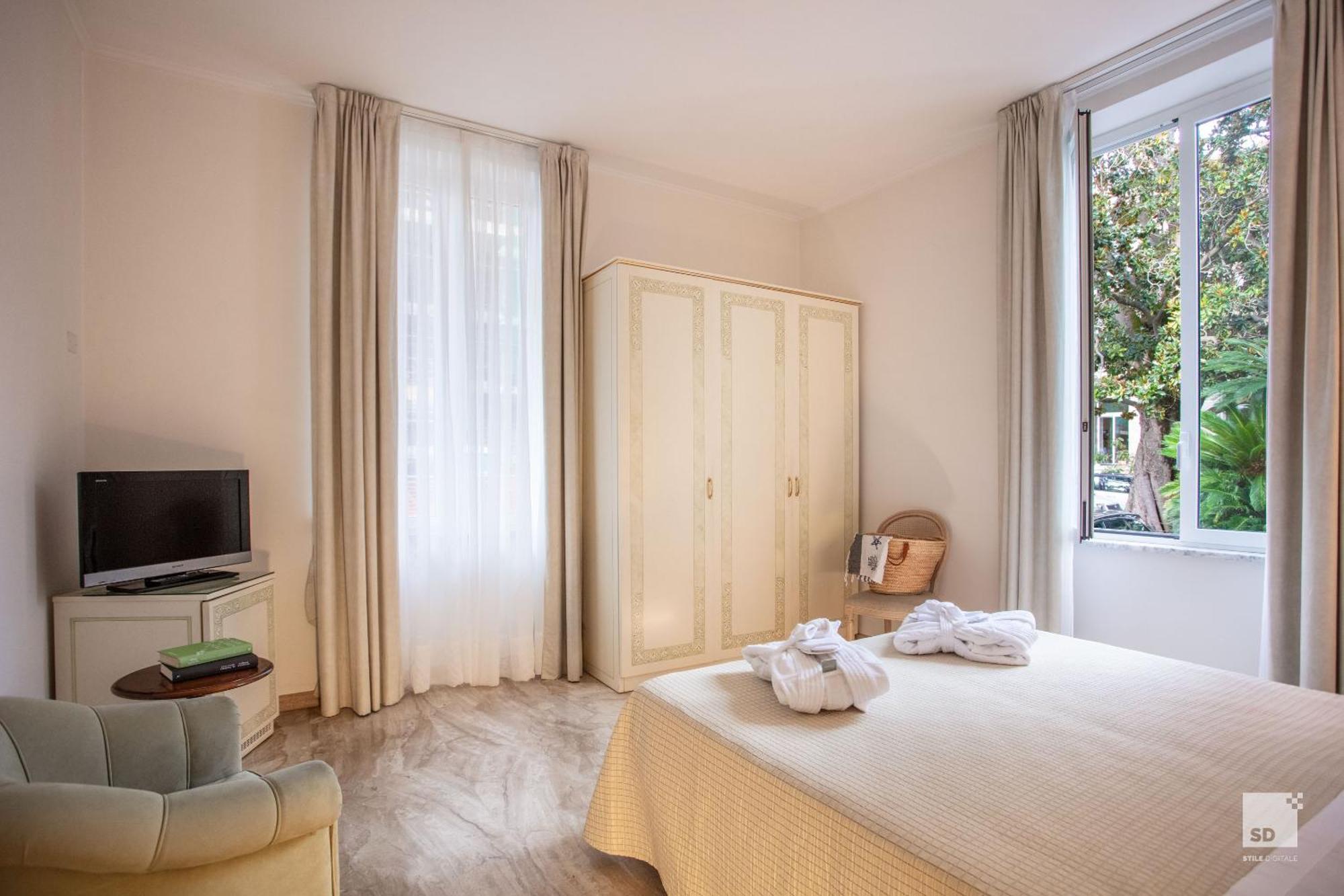 Hotel Villa Elena Varazze Bagian luar foto