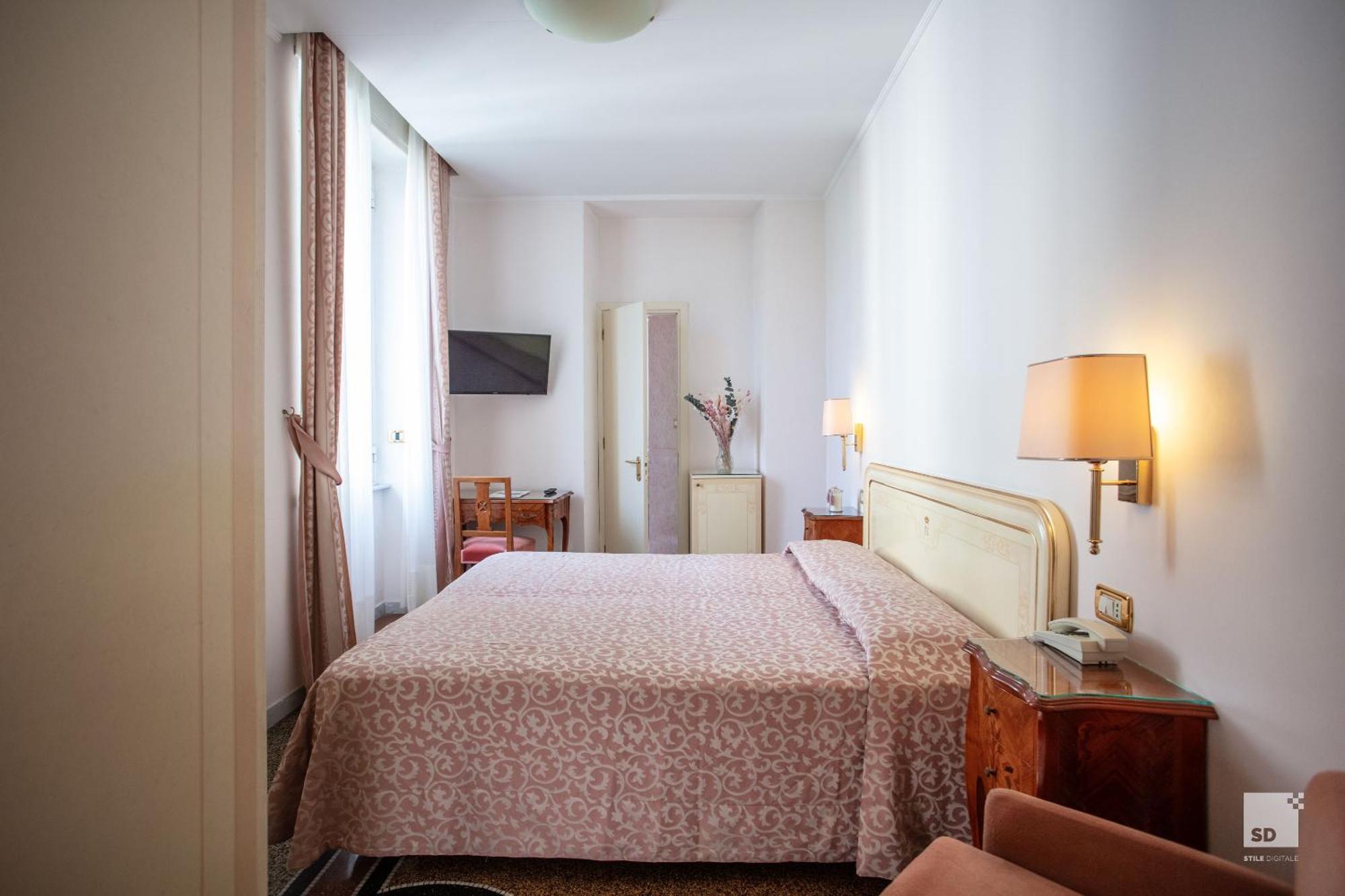 Hotel Villa Elena Varazze Bagian luar foto