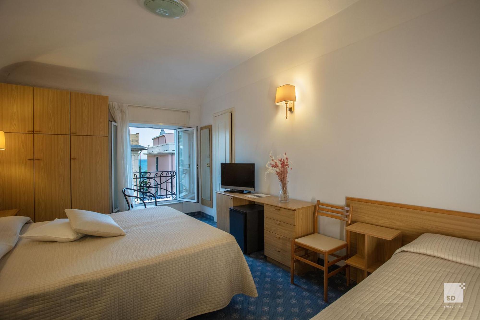 Hotel Villa Elena Varazze Bagian luar foto
